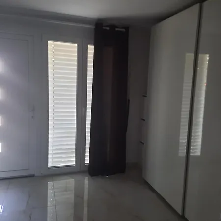 App Nina Apartment *