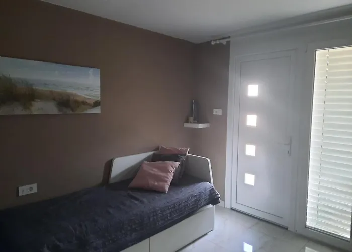 アパート App Nina ポルトローシュ